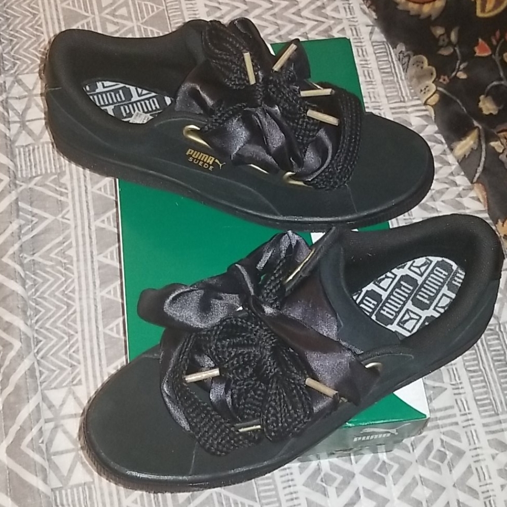 Women Puma Sneakers (Worn Twice)